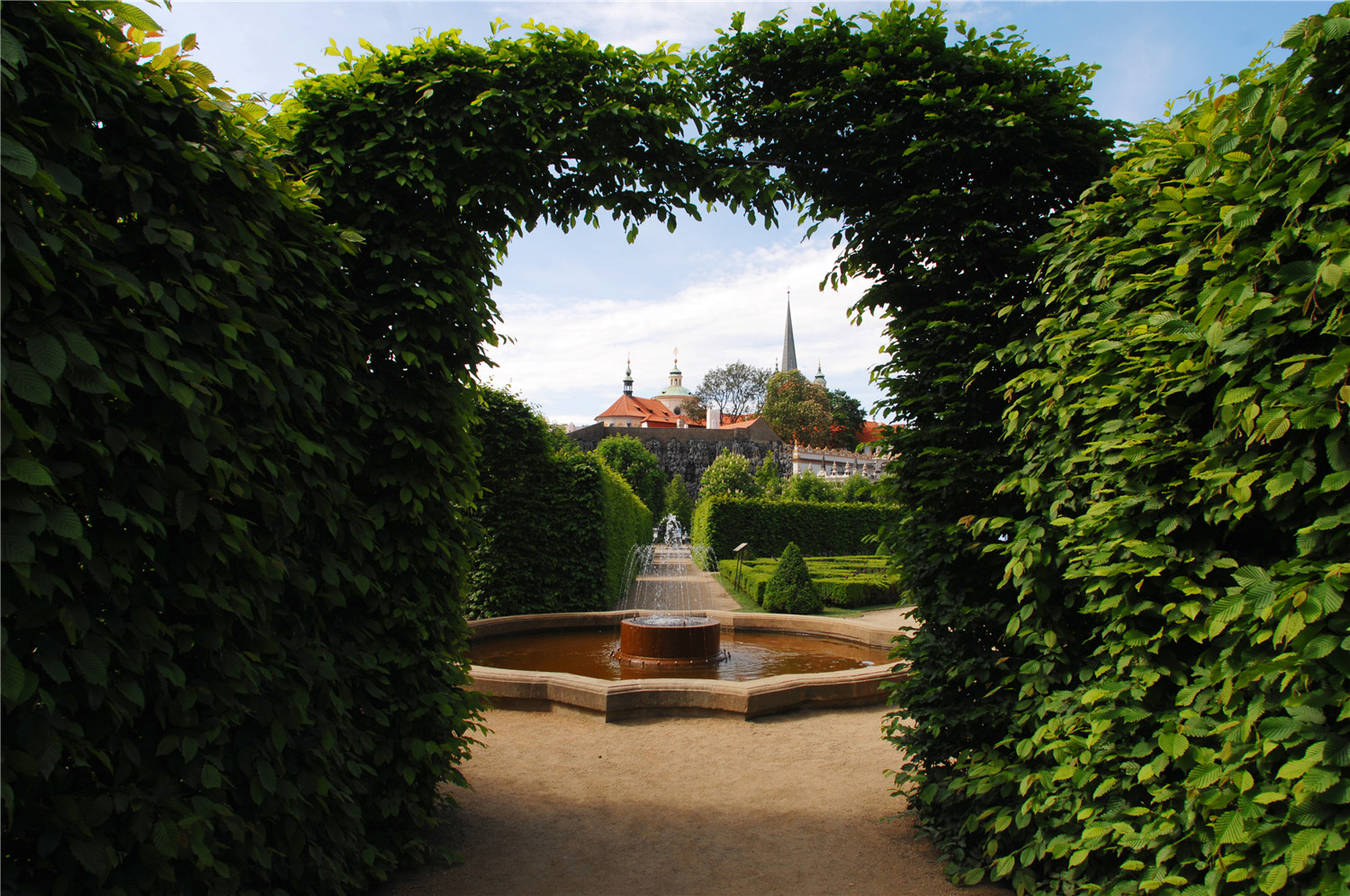 03-06-2009_20090518_RF_The Augustine - Wallenstine Gardens Fountain AH May 09.JPG